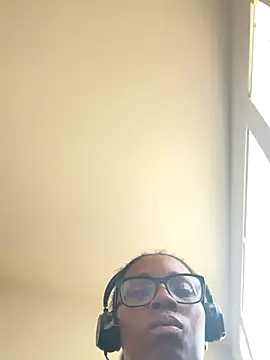 YeahhhitsBreezy online show from October 2025 06:41:02 PM