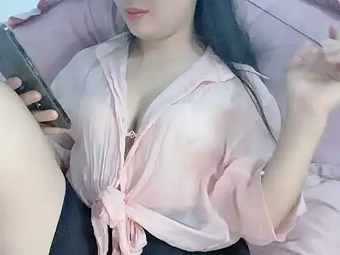 Snapshot of Lie_liee chatting on April 2026 01:37:01 PM Lie liee online show from April 2026 01:37:01 PM
