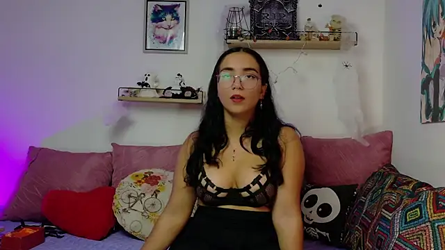 LucyDerby online show from November 2025 10:32:02 PM