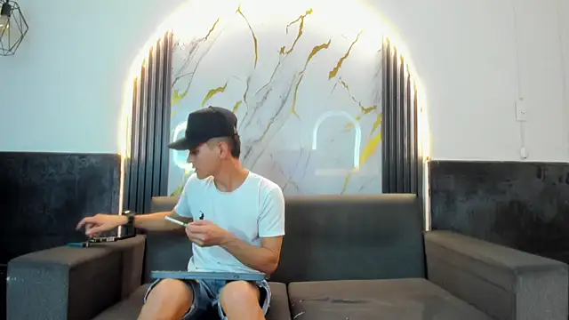 liam coleman25 online show from February 2026 05:00:01 AM