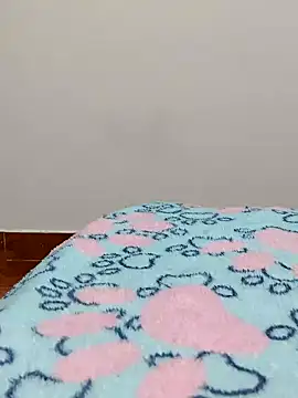 NileveSantanna online show from November 2025 01:04:02 AM