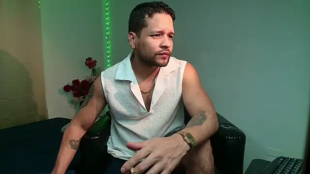 LucasGaeel online show from April 2026 12:00:01 AM