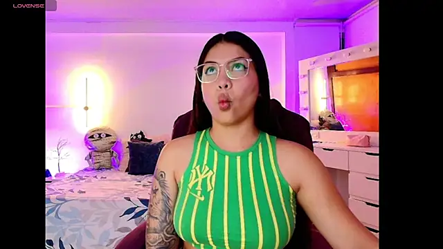 kloe28 online show from November 2025 04:00:01 AM