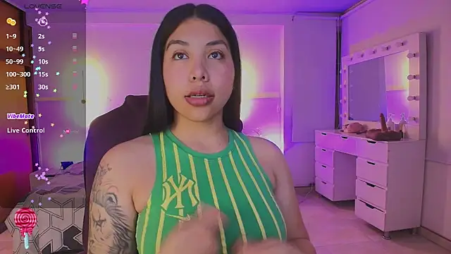 Snapshot of kloe28 chatting on May 2026 03:45:02 AM kloe28 online show from May 2026 03:45:02 AM