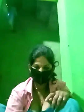 Snapshot of Cuty_nensi chatting on October 2025 01:53:02 AM Cuty nensi online show from October 2025 01:53:02 AM