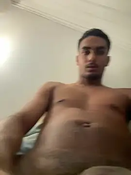 Snapshot of Aaroncornelius chatting on March 2026 07:39:01 PM Aaroncornelius online show from March 2026 07:39:01 PM