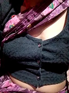 Snapshot of Hot_rieal6 chatting on April 2026 04:23:01 PM Hot rieal6 online show from April 2026 04:23:01 PM