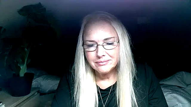 Snapshot of Sandy-Summer chatting on September 2025 05:28:01 PM Sandy-Summer online show from September 2025 05:28:01 PM