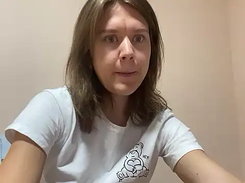 Snapshot of Tyravinn chatting on October 2025 12:33:01 PM Tyravinn online show from October 2025 12:33:01 PM