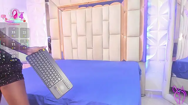 Sarah Adamss online show from November 2025 12:33:02 PM