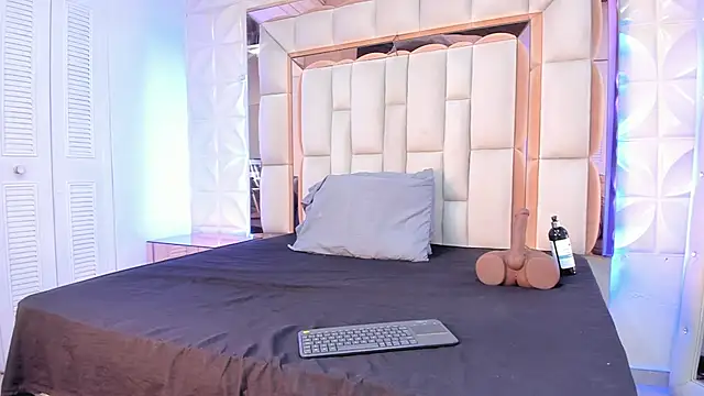 Sarah Adamss online show from November 2025 12:27:02 PM