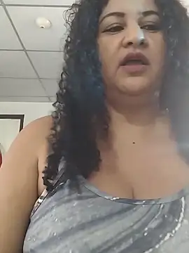 Snapshot of MEYBELLATINA chatting on October 2025 08:51:01 PM MEYBELLATINA online show from October 2025 08:51:01 PM