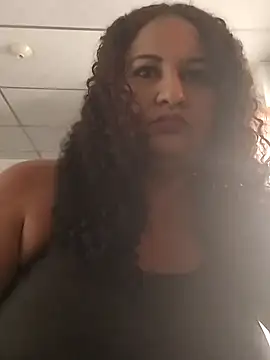 Snapshot of MEYBELLATINA chatting on October 2025 08:41:01 PM MEYBELLATINA online show from October 2025 08:41:01 PM