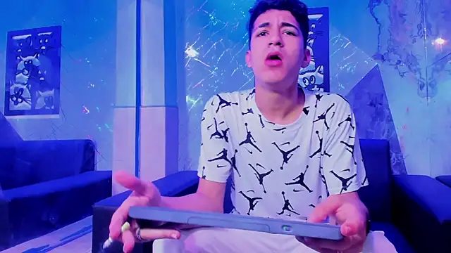 Stiben boy online show from May 2026 12:01:02 PM