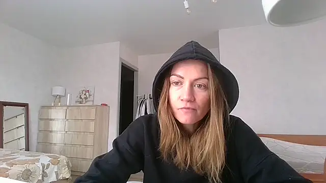 Thavione online show from March 2026 12:00:01 PM