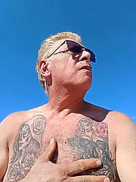 Andyrsdick online show from October 2025 12:28:02 PM