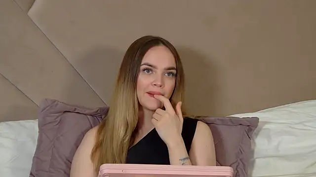 Snapshot of AnitaVenture chatting on April 2026 04:08:02 AM AnitaVenture online show from April 2026 04:08:02 AM