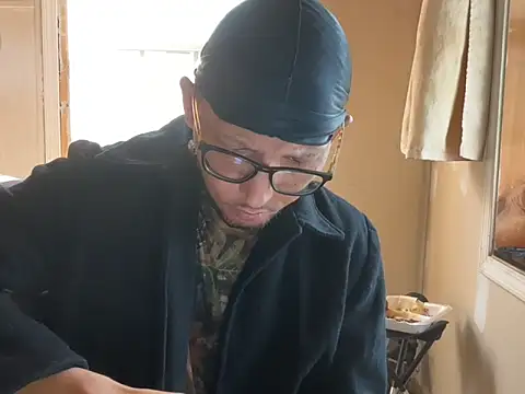 ThrowedWorldWide online show from December 2025 04:25:02 PM