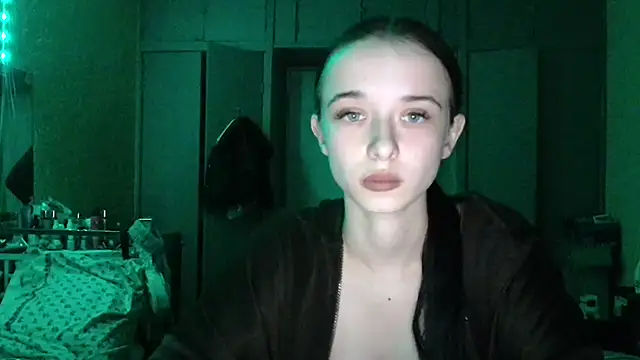 Emilia Light online show from April 2026 06:02:01 PM