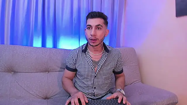 Taylor Lewiis online show from October 2025 03:58:02 AM