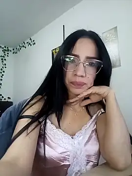 YaraDuartee online show from November 2025 08:44:01 PM