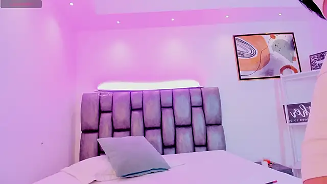 Violet Anders online show from November 2025 07:10:01 PM