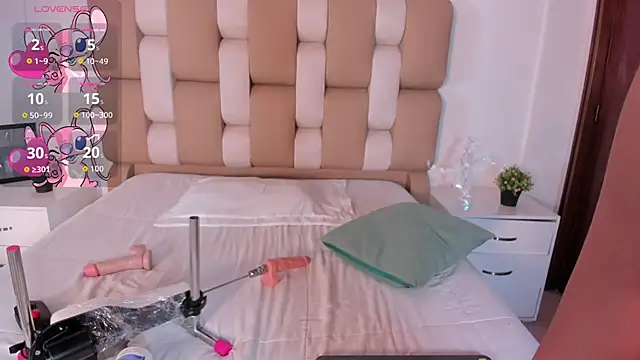 Caroline Millerr online show from October 2025 12:48:02 PM