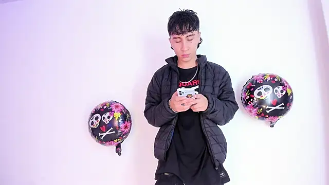 XaanderGrey online show from October 2025 07:11:01 PM