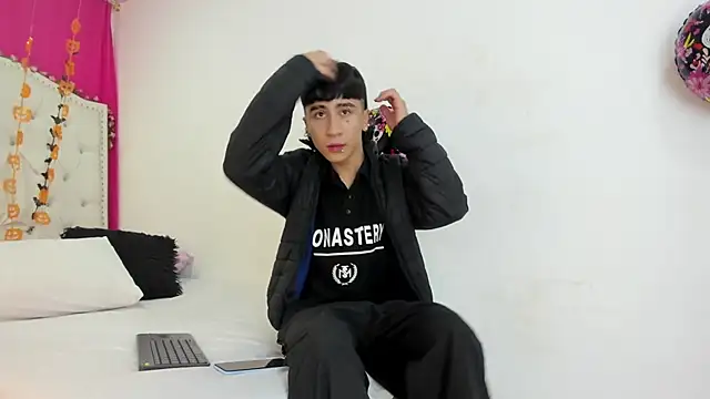 XaanderGrey online show from October 2025 07:13:01 PM