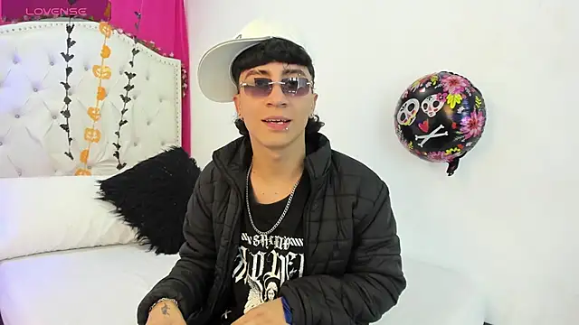 XaanderGrey online show from October 2025 07:36:01 PM