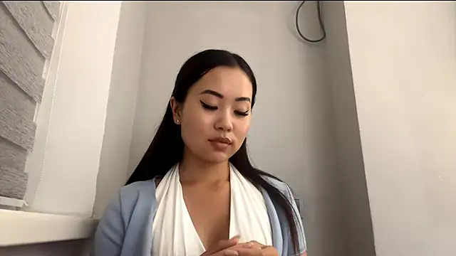 Ur neighbor Kira online show from October 2025 03:10:01 PM