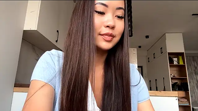 Ur neighbor Kira online show from October 2025 11:09:02 AM