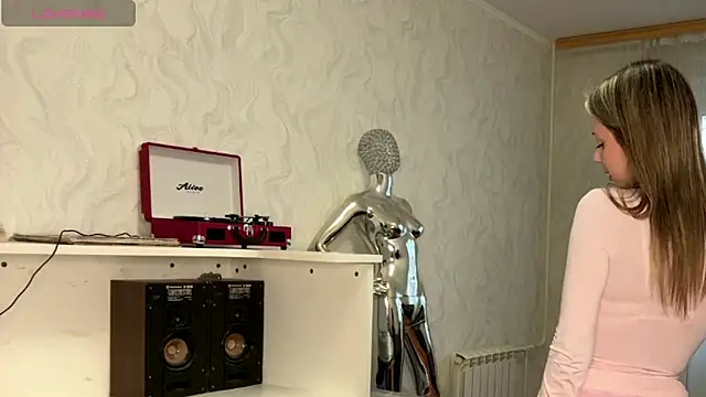 LindyEckland online show from April 2026 12:28:01 PM