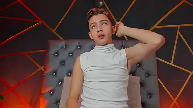 Lian Miller1  online show from November 2025 12:45:02 PM