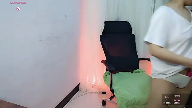 NEWONETO online show from October 2025 01:07:01 PM