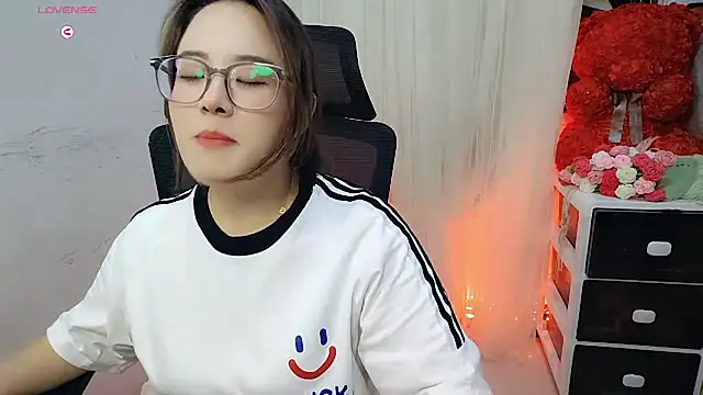 NEWONETO online show from October 2025 12:16:02 PM