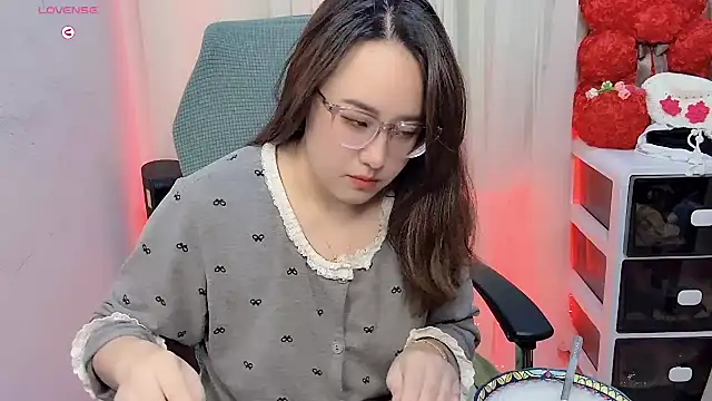 NEWONETO online show from November 2025 06:14:01 PM