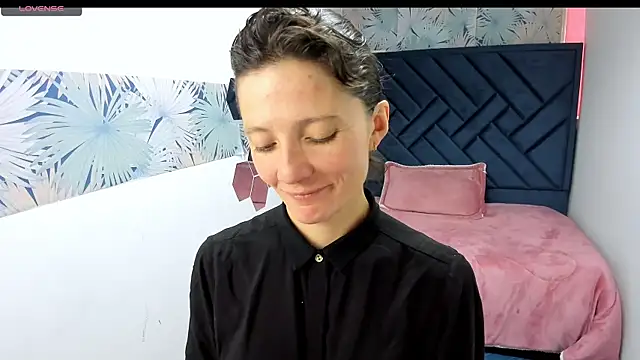 Valery More   online show from March 2026 01:18:01 PM