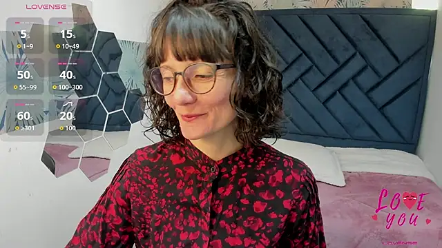 Snapshot of Valery_More__ chatting on June 2026 01:17:02 PM Valery More online show from June 2026 01:17:02 PM