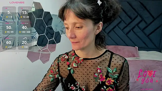 Snapshot of Valery_More__ chatting on July 2026 01:17:02 PM Valery More online show from July 2026 01:17:02 PM