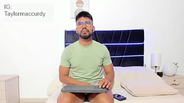 Taylormaccurdy  online show from January 2026 02:22:02 PM