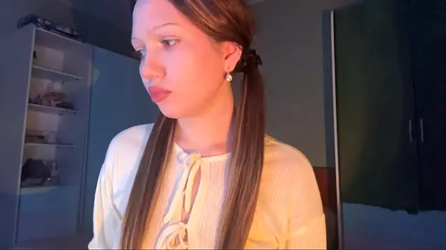 EmiIyKitty online show from October 2025 08:08:02 PM