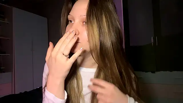 EmiIyKitty online show from March 2026 07:16:02 PM