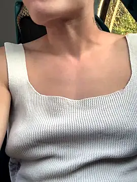 GoldenPussy1329 online show from October 2025 04:20:02 PM