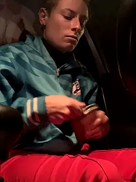 GoldenPussy1329 online show from October 2025 06:35:02 PM