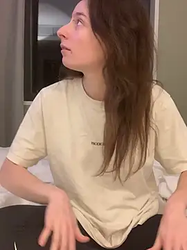 GoldenPussy1329 online show from February 2026 12:00:01 AM