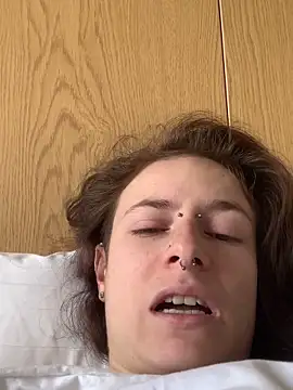 GoldenPussy1329 online show from February 2026 02:27:01 PM