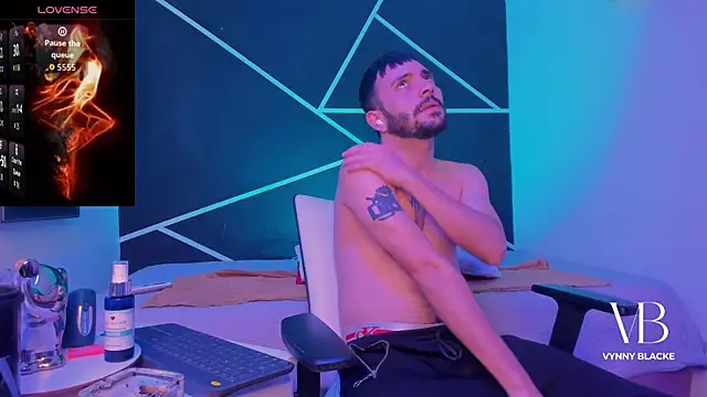 VynnyBlacke  online show from December 2025 09:22:02 PM