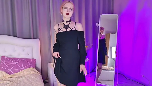 luna son online show from November 2025 09:11:01 PM