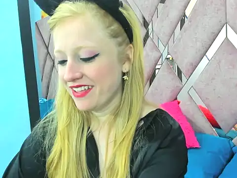 Snapshot of AliceCat_01 chatting on October 2025 12:17:01 PM AliceCat 01 online show from October 2025 12:17:01 PM